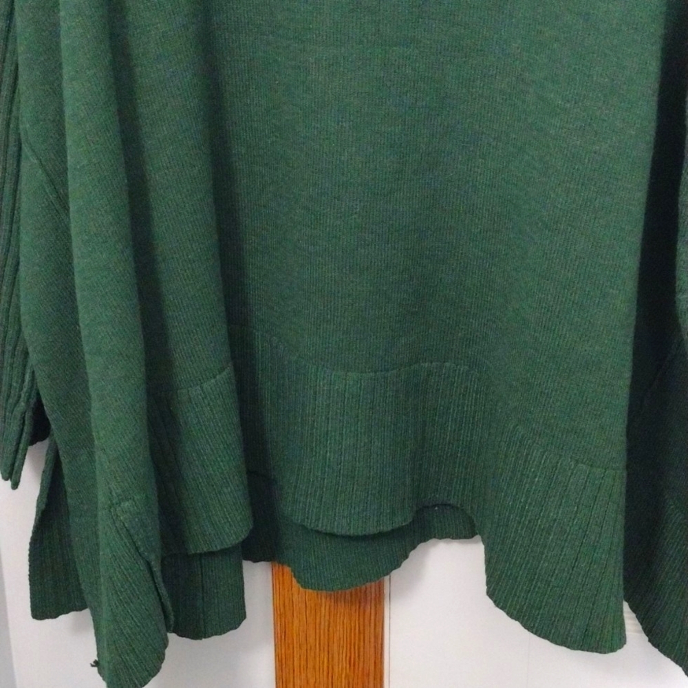 FREE PEOPLE V- Neck Sweater Green Size L NWT - Picture 11 of 13